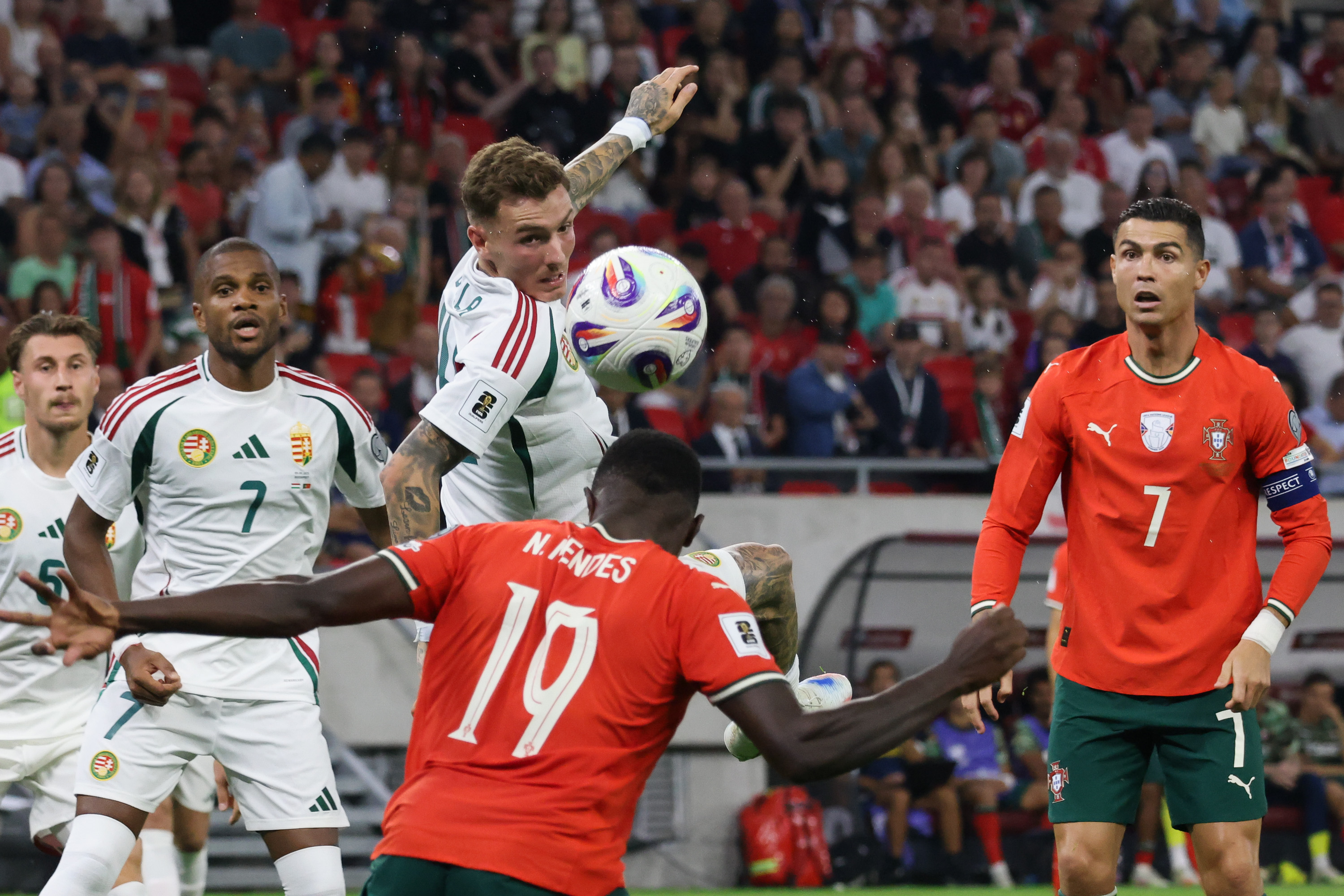 多米体育官方网站-匈牙利队主场对阵波兰队,欧洲预选赛激烈对决视频