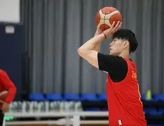 新秀球员逐渐融入球队体系,展现出色表现的是